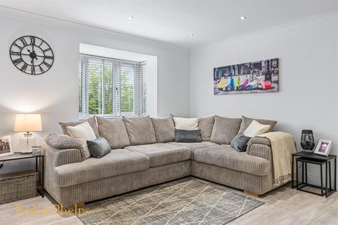 6 Deer Close, Hertford, SG13 7NR