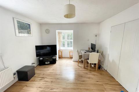 2 bedroom flat for sale, Yeoman Close, London