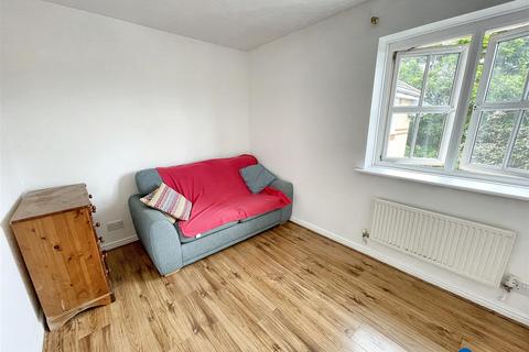 2 bedroom flat for sale, Yeoman Close, London