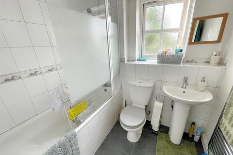 2 bedroom flat for sale, Yeoman Close, London