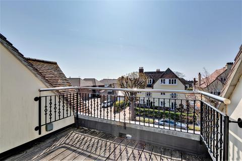 2 bedroom apartment for sale, Winchester Road, Frinton-On-Sea