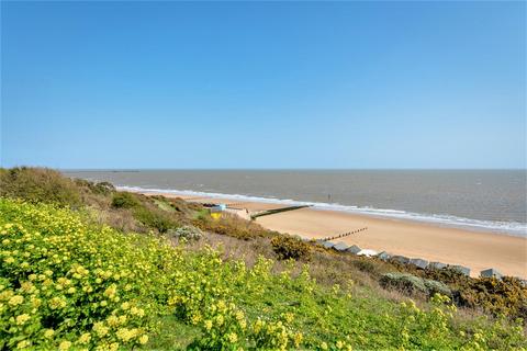 2 bedroom apartment for sale, Winchester Road, Frinton-On-Sea