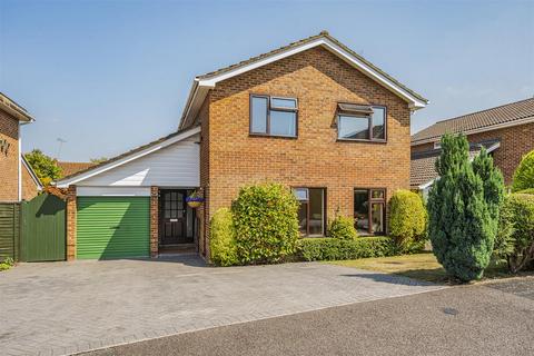 8 Brocklands, Yateley, GU46 6YU