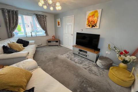 31 Mackeson Drive, Ashton-under-lyne, OL6 8EP