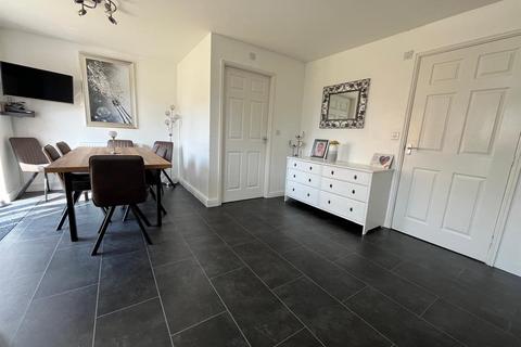 31 Mackeson Drive, Ashton-under-lyne, OL6 8EP