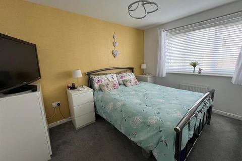 31 Mackeson Drive, Ashton-under-lyne, OL6 8EP