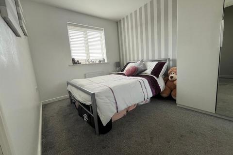 31 Mackeson Drive, Ashton-under-lyne, OL6 8EP