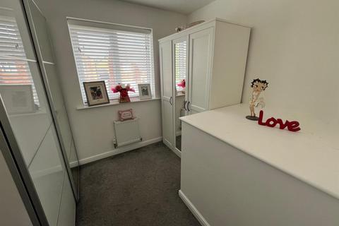 31 Mackeson Drive, Ashton-under-lyne, OL6 8EP