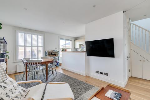 2 bedroom duplex to rent, Devonshire Road, Central Chiswick, W4