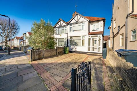 26 Beresford Avenue, London, W7 3AL