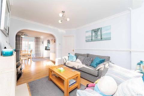 26 Beresford Avenue, London, W7 3AL