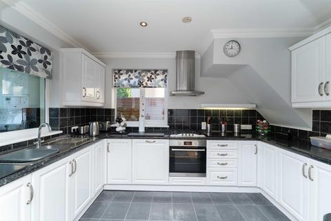 26 Beresford Avenue, London, W7 3AL