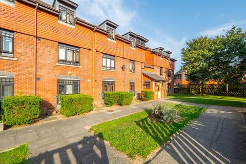 1 bedroom apartment for sale, Bolton Drive, Morden