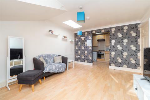 1 bedroom apartment for sale, Bolton Drive, Morden