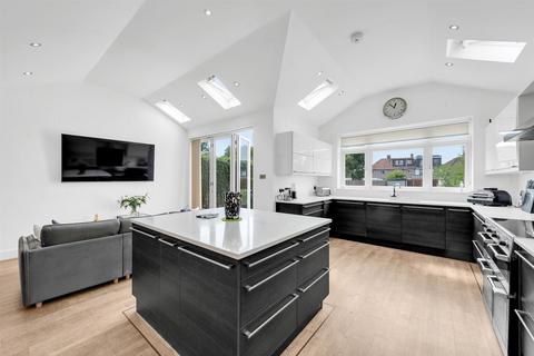 3 bedroom semi-detached house for sale, Burnt Ash Lane, Bromley