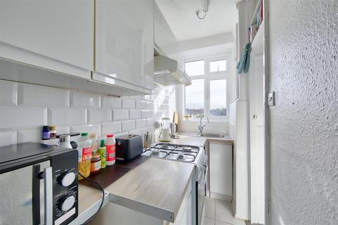 Studio for sale, Tudor Close, Brixton Hill SW2