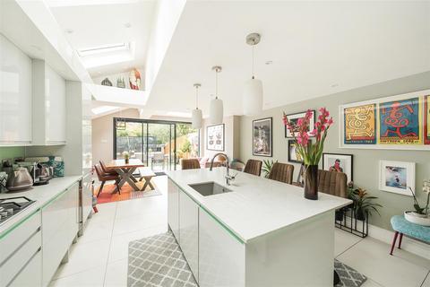 31 Victor Road, London, NW10 5XB