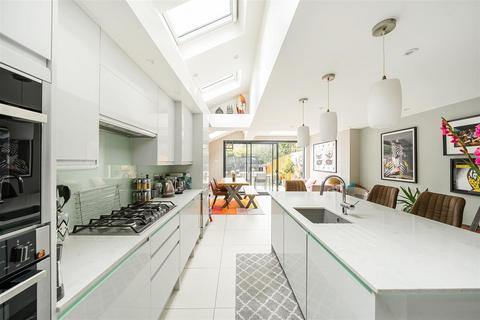 31 Victor Road, London, NW10 5XB