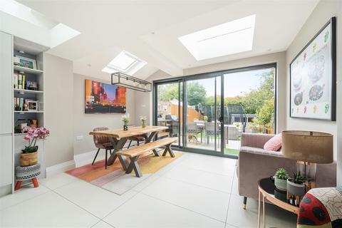 31 Victor Road, London, NW10 5XB