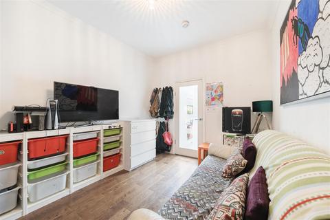31 Victor Road, London, NW10 5XB