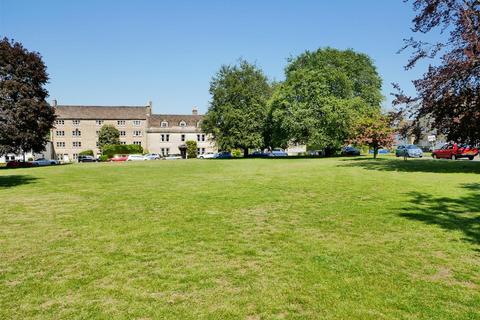 4 bedroom terraced house for sale, White Hart Mews, The Green, Calne