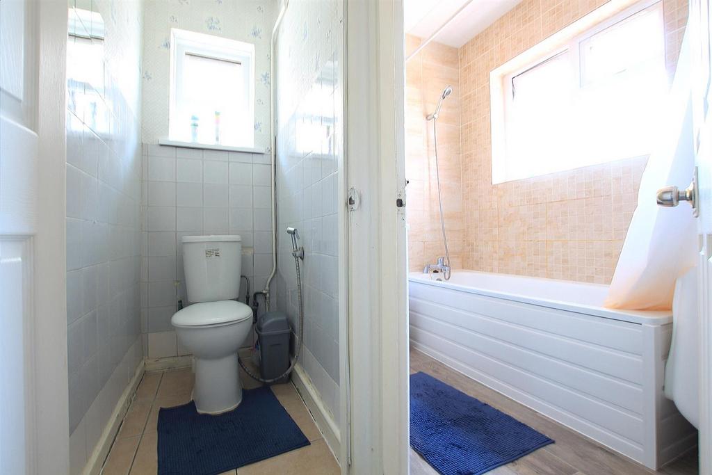 Family Bathroom/ WC