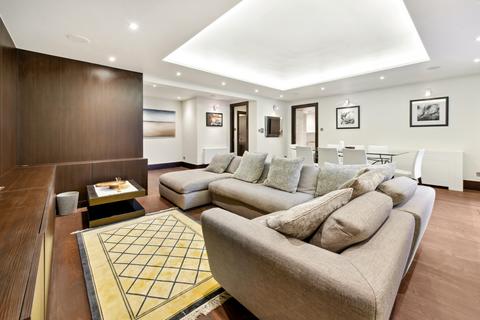 3 bedroom flat to rent, Upper Grosvenor Street, Mayfair, London