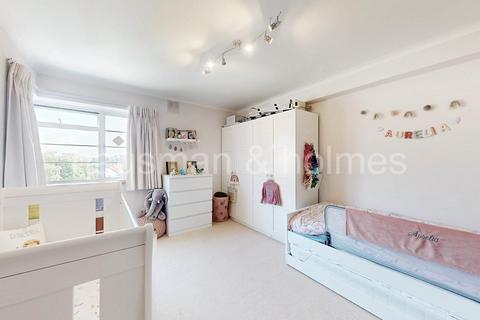 2 bedroom flat for sale, Mulberry Close, London