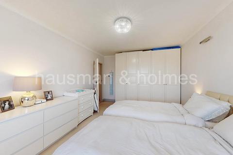 2 bedroom flat for sale, Mulberry Close, London