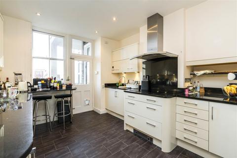 3 bedroom apartment for sale, Clarence Gate Gardens, Marylebone NW1