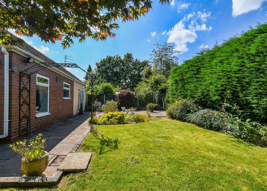 The Bungalow, 80a Limes Road - Garden.jpg