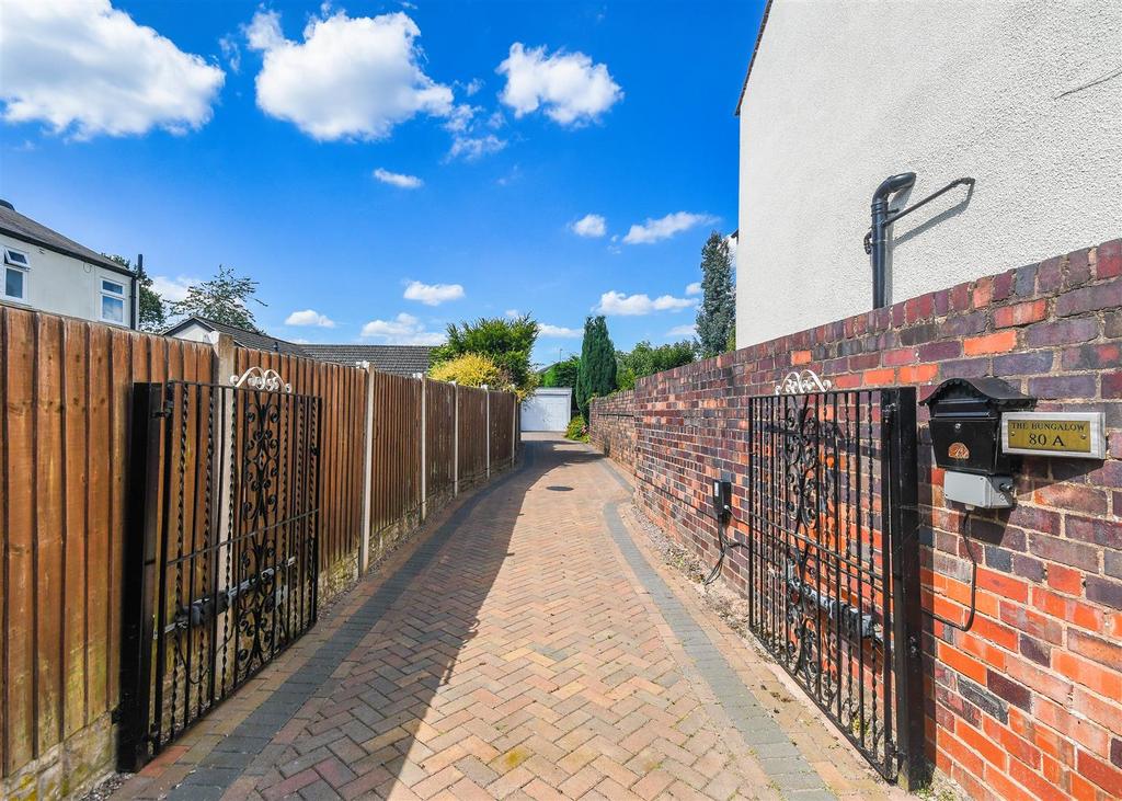 The Bungalow, 80a Limes Road - Driveway.jpg