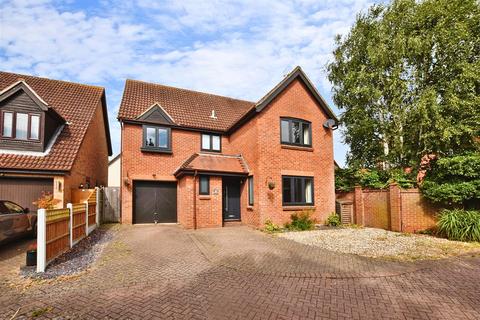 4 bedroom detached house for sale, Butterbur Chase, South Woodham Ferrers