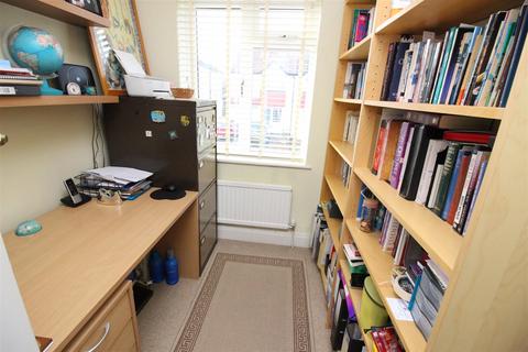12 Inverness Road, Worcester Park, KT4 8PT