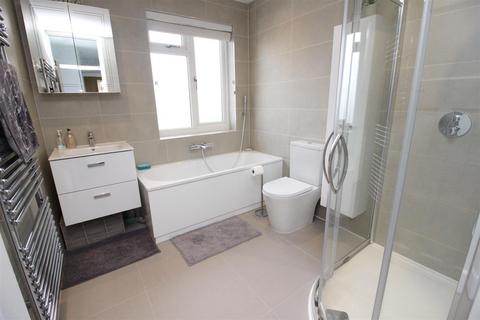 12 Inverness Road, Worcester Park, KT4 8PT