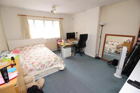 62 Green Lane, Worcester Park, KT4 8AL
