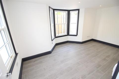 33 Lime Grove, New Malden, KT3 3TW