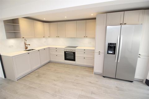 33 Lime Grove, New Malden, KT3 3TW