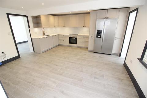 33 Lime Grove, New Malden, KT3 3TW