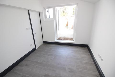 33 Lime Grove, New Malden, KT3 3TW
