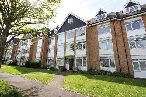 2 bedroom flat for sale, Lavender Avenue, Worcester Park