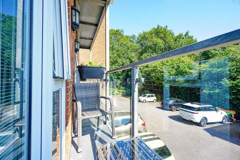 2 bedroom flat for sale, Beachy Head View, St. Leonards-On-Sea