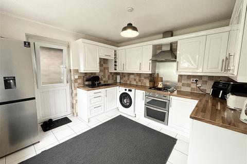3 bedroom detached house to rent, Bucklow Close, Mottram, Hyde
