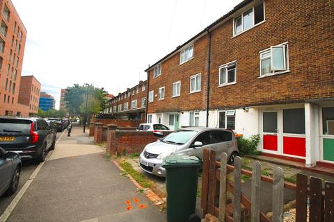 5 bedroom house to rent, Fife Road, London E16