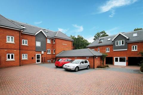 2 bedroom apartment to rent, Kestrel Road, Chatham