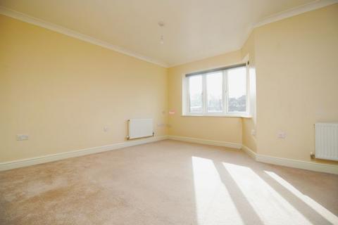 2 bedroom apartment to rent, Kestrel Road, Chatham
