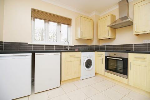 2 bedroom apartment to rent, Kestrel Road, Chatham