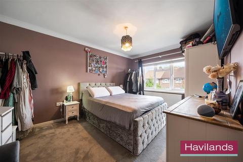 4 Genever Close, London, E4 9BT
