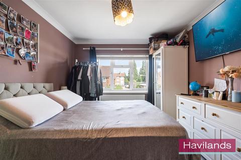 4 Genever Close, London, E4 9BT