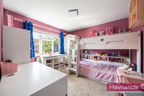 4 Genever Close, London, E4 9BT